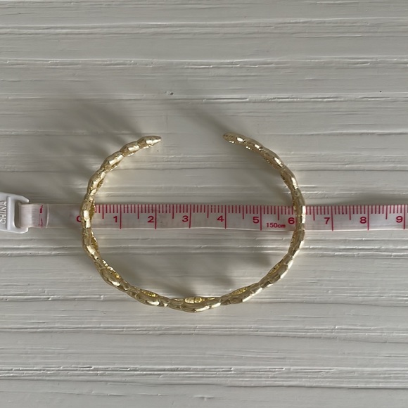 Kendra Scott Abbie Cuff Bracelet in Gold - Picture 8 of 8